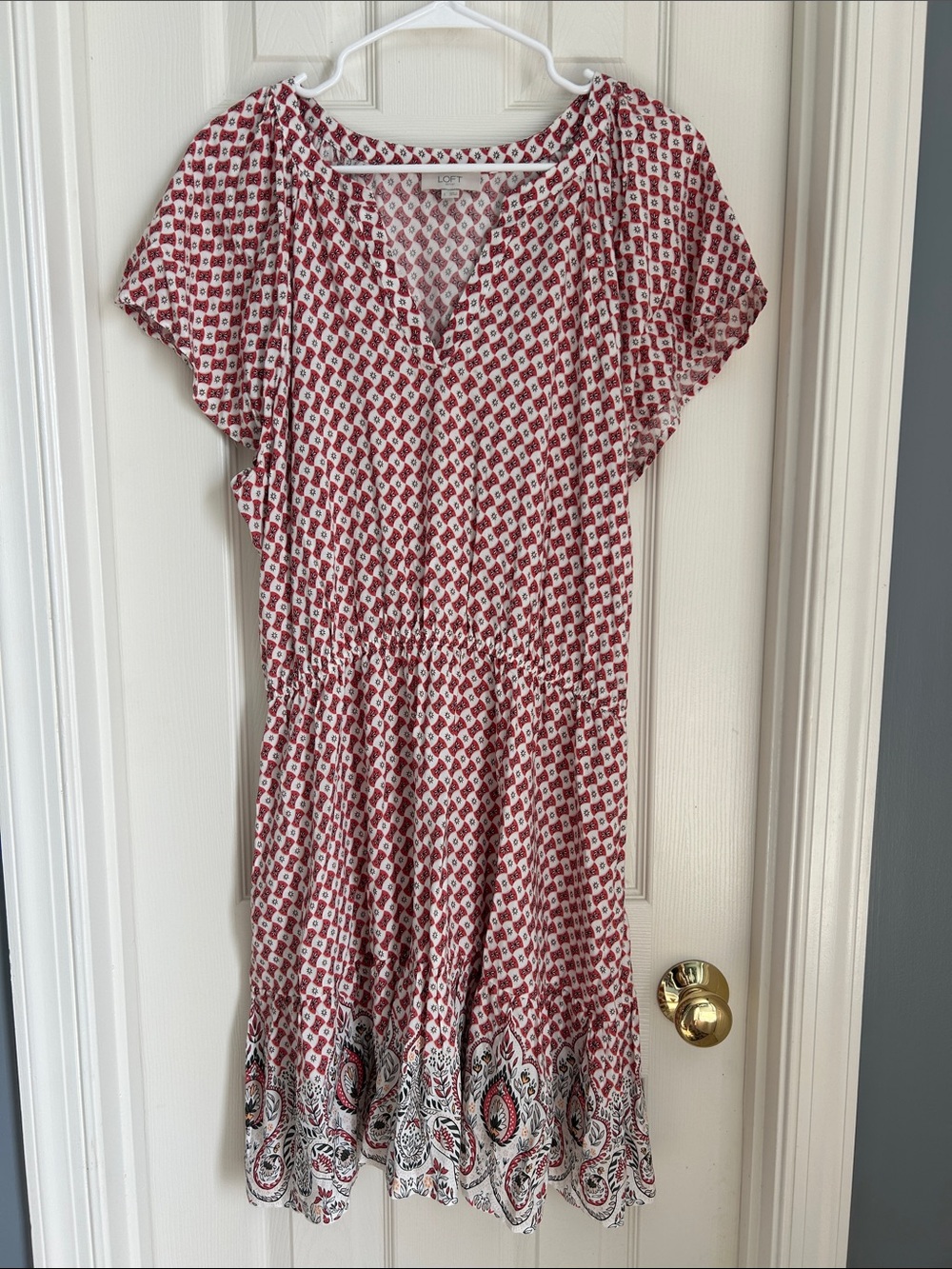 ⚜️ LOFT Pink & White Paisley Border V-Neck Dress